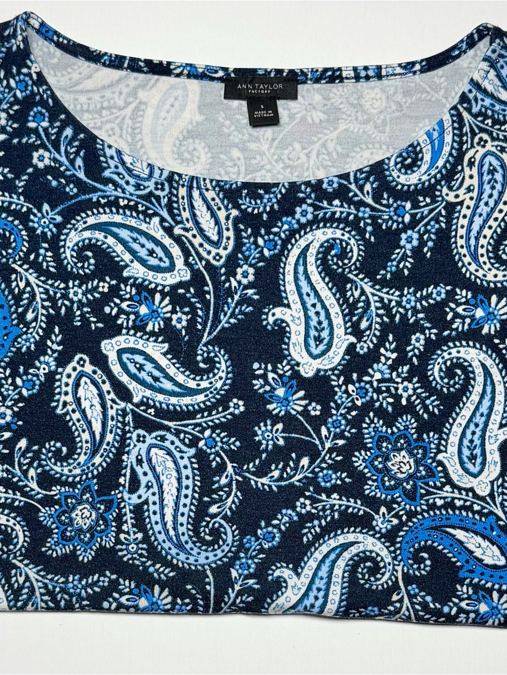 Ann Taylor Factory Paisley Knit Top Blue Dolman Short Sleeve Scoop Neck – Size S